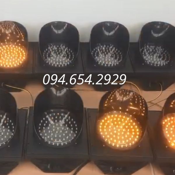 Báo Giá Đèn Chớp Vàng Năng Lượng Mặt Trời Mới Nhất 2025 1 Báo Giá Đèn Chớp Vàng Năng Lượng Mặt Trời
