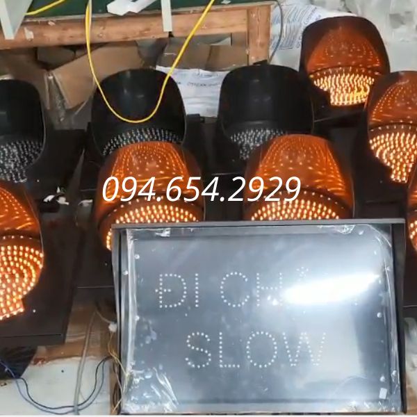 Báo Giá Đèn Chớp Vàng Năng Lượng Mặt Trời Mới Nhất 2025 2 Báo Giá Đèn Chớp Vàng Năng Lượng Mặt Trời