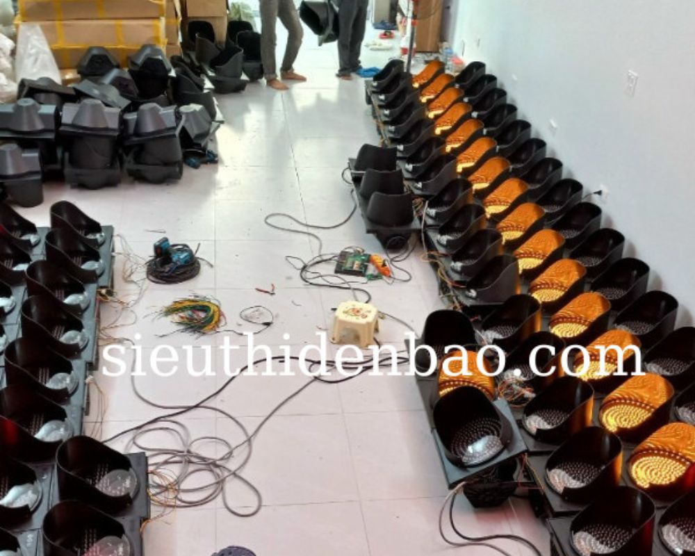 Đèn tín hiệu giao thông chớp vàng NLMT D300 2 Đèn tín hiệu giao thông chớp vàng NLMT D300